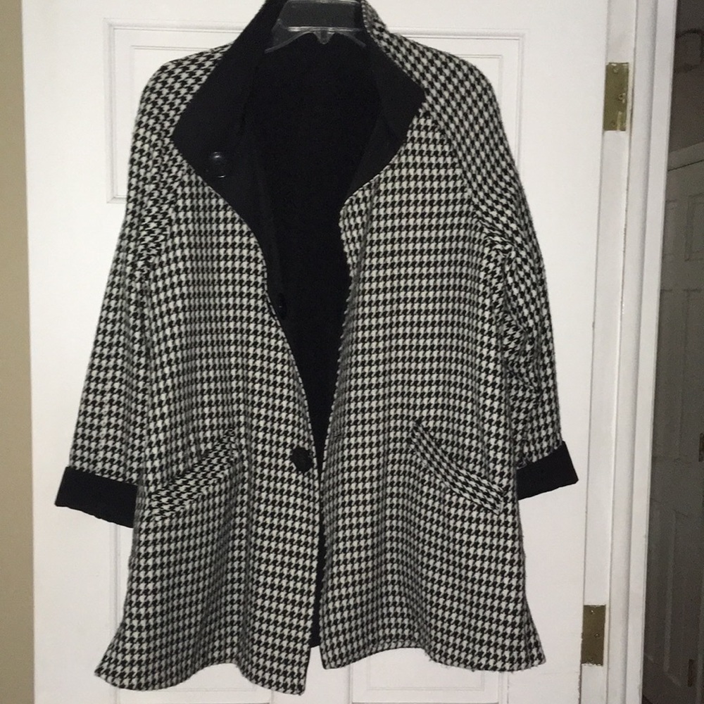 Jones New York Size L Reversible Flowy Trench